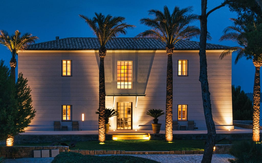 luxury villa in Pollensa entrance night
