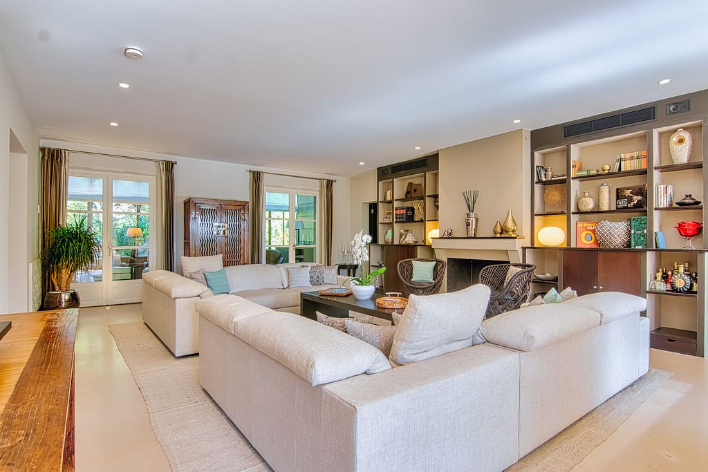 New Villa with Sunset Views in Saint Tropez Living