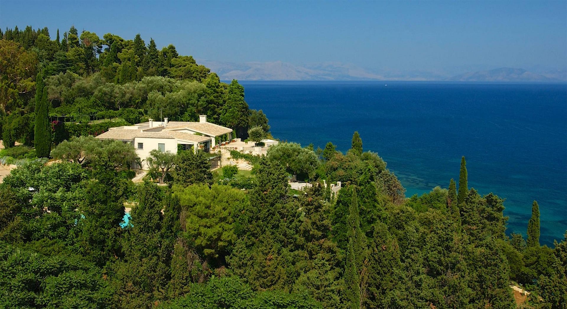 Luxury villa for rent near Corfu town