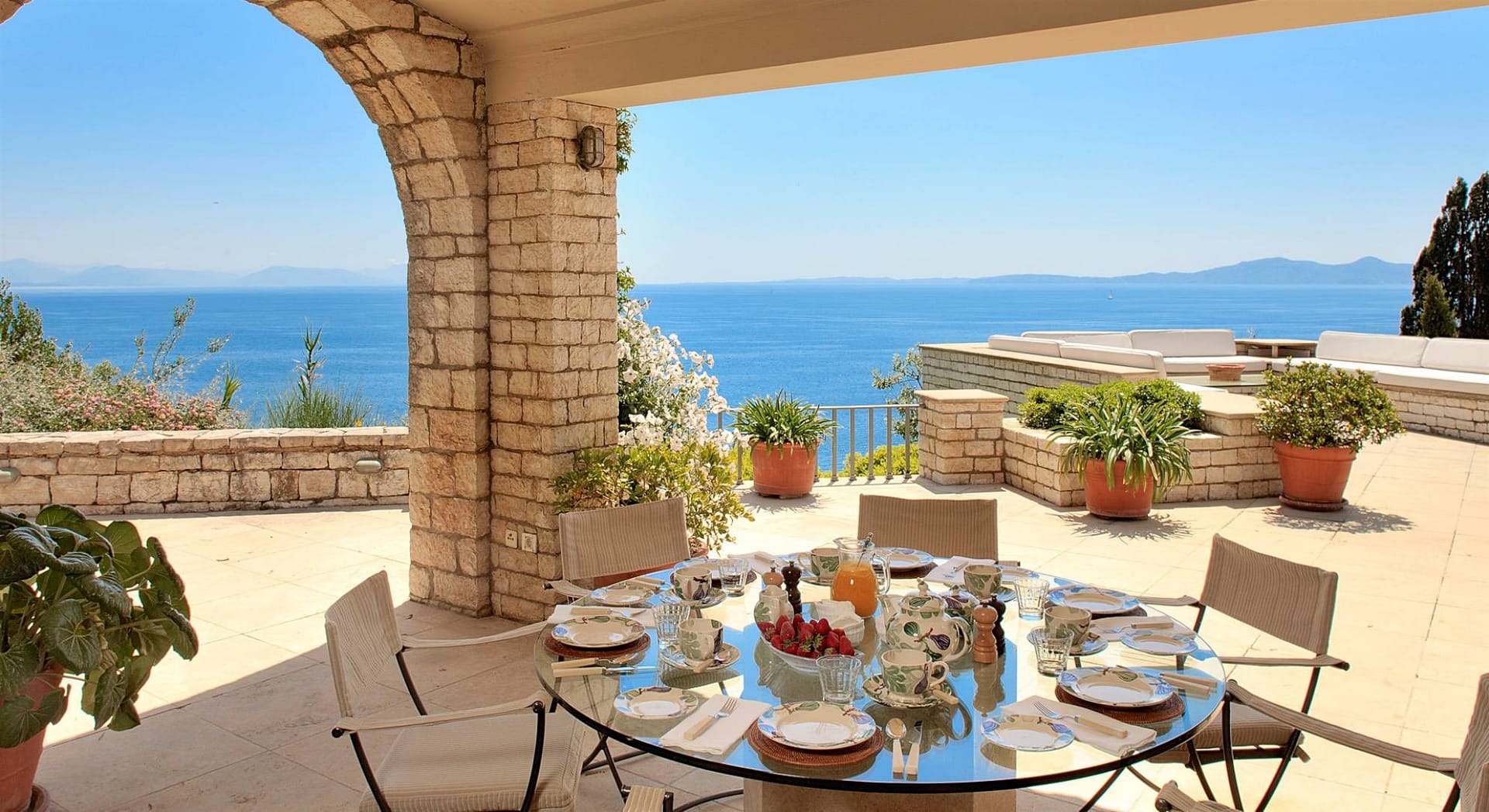 Luxury villa for rent near Corfu town