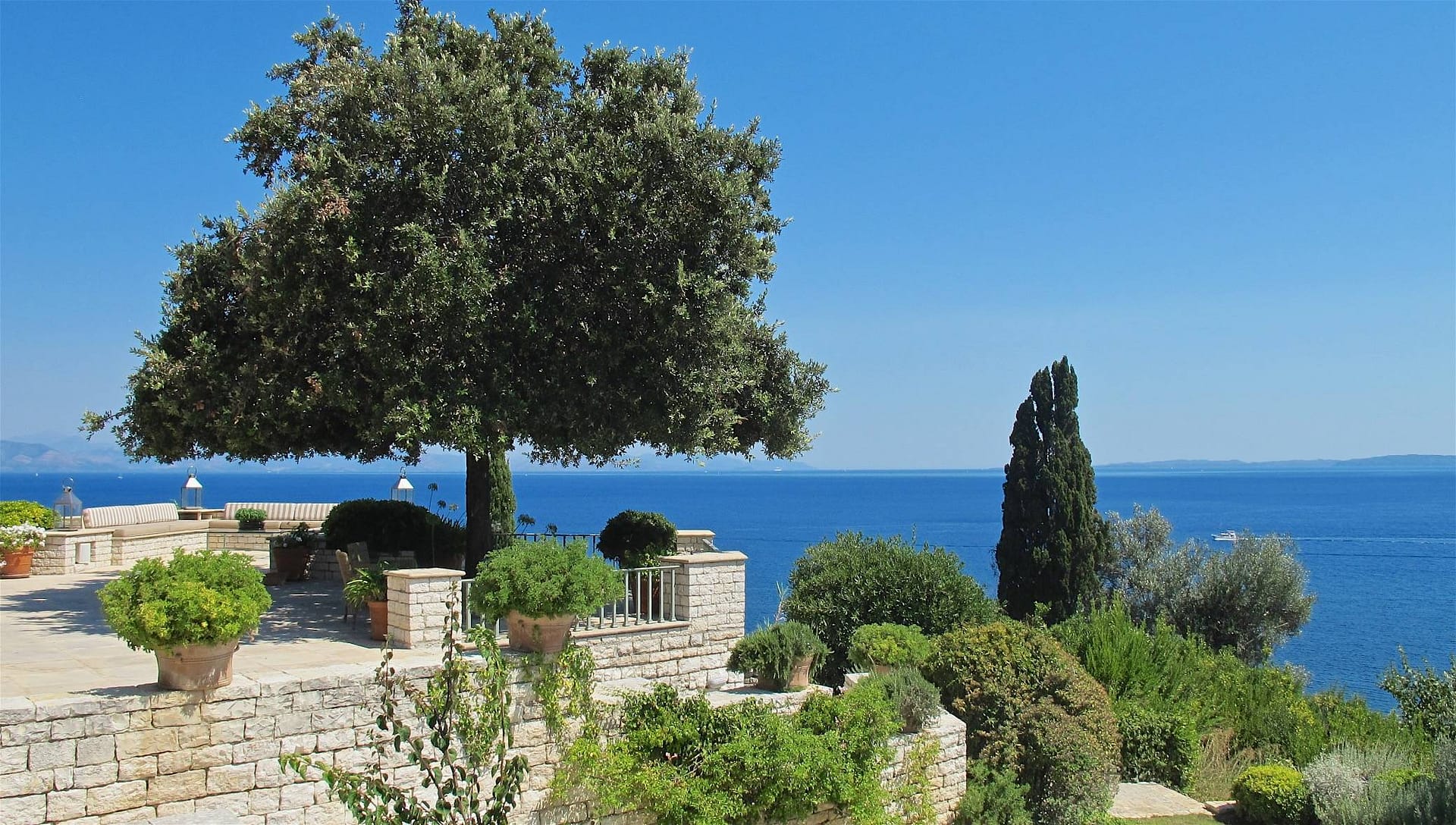 Luxury villa for rent near Corfu town