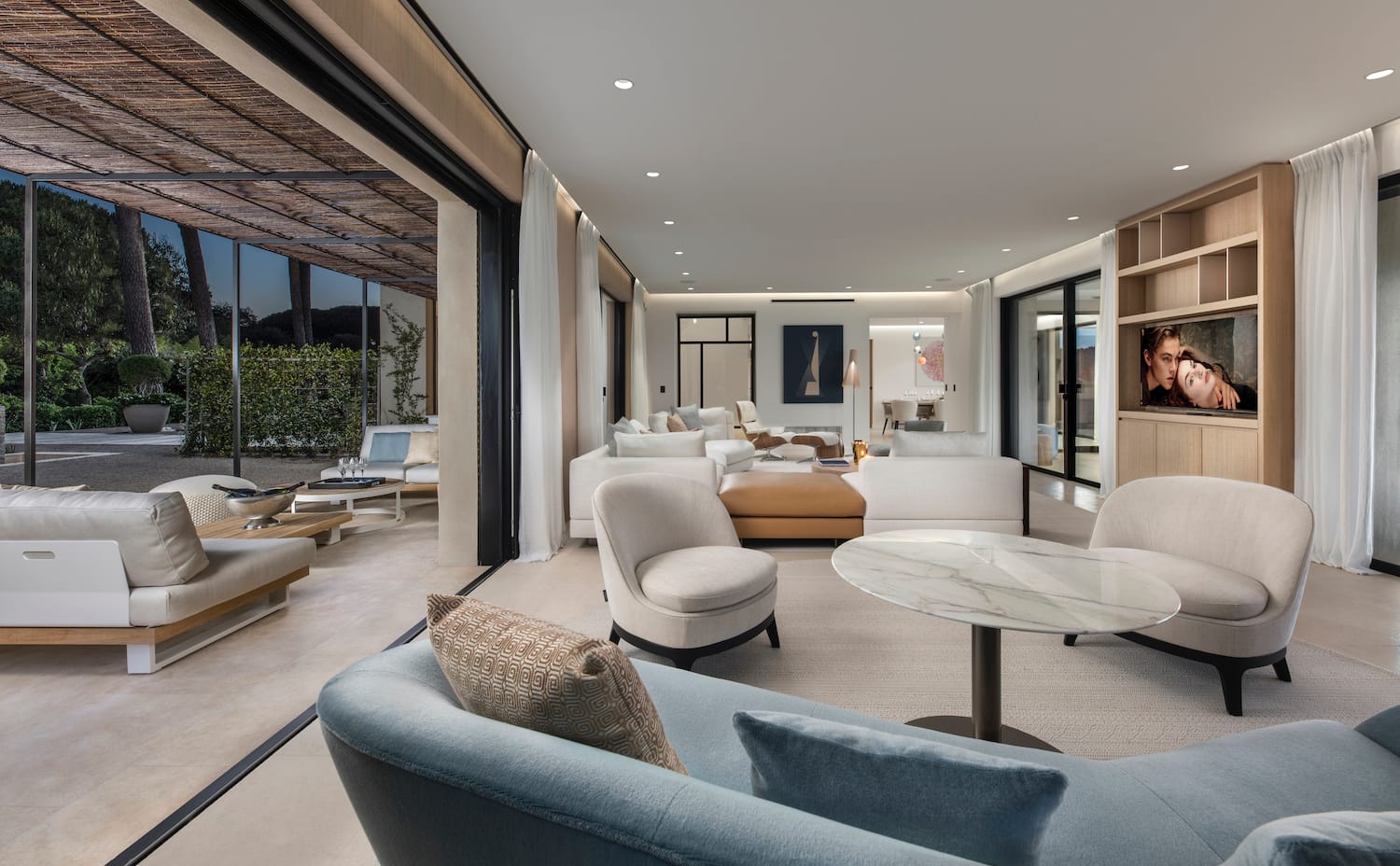 Beautiful Contemporary Villa in Les Parcs du St Tropez_living area