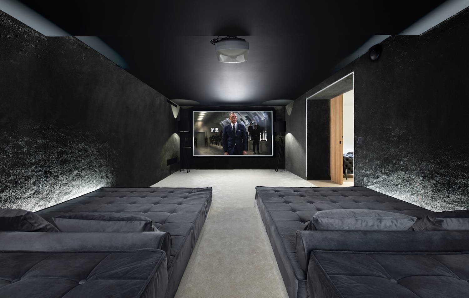 Beautiful Contemporary Villa in Les Parcs du St Tropez_cinema