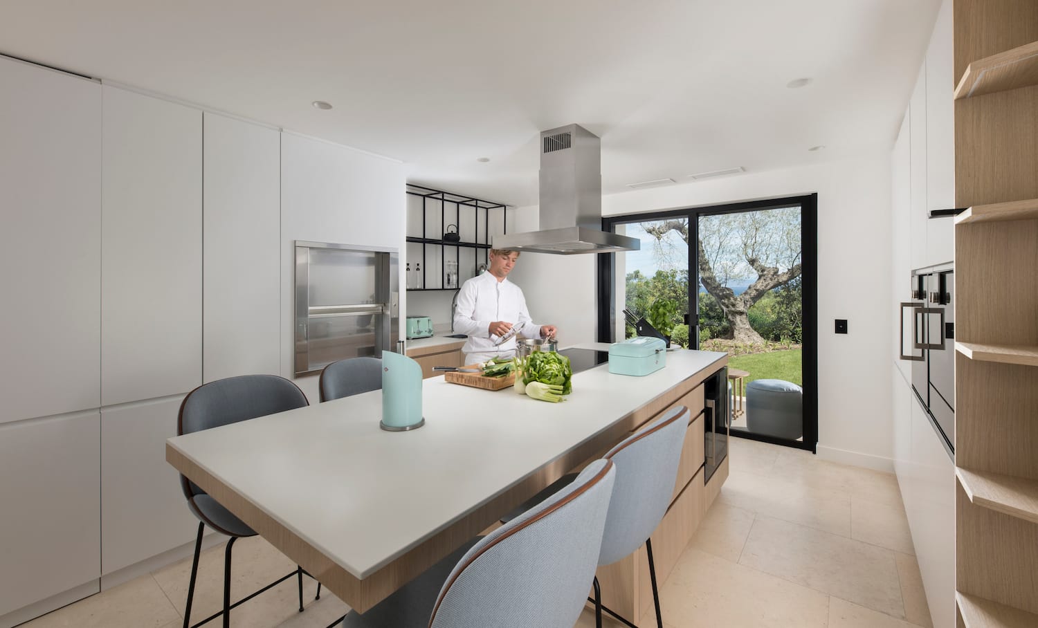 Beautiful Contemporary Villa in Les Parcs du St Tropez_dining