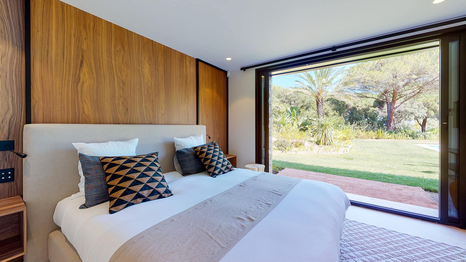 Luxury Villa on La Pointe de l’Ay in St Tropez, France Chambre_4