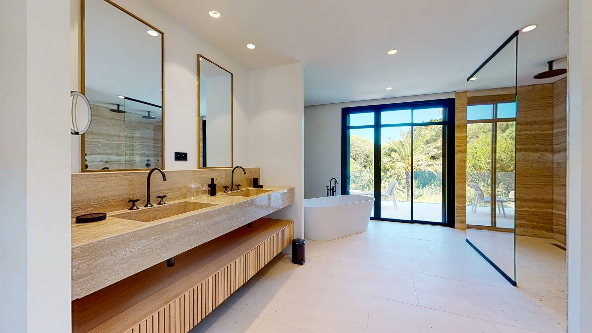 Luxury Villa on La Pointe de l’Ay in St Tropez, France Chambre_Master_SDB