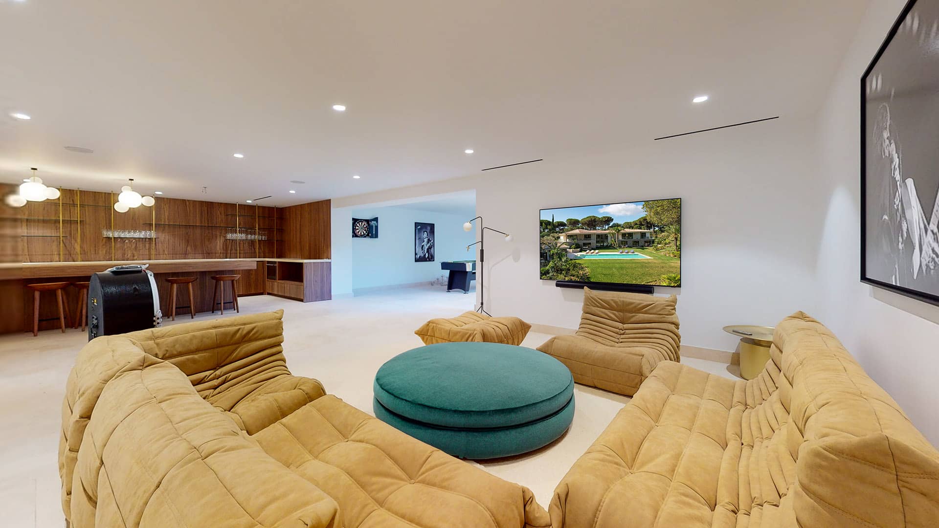 Luxury Villa on La Pointe de l’Ay in St Tropez, France Cine__