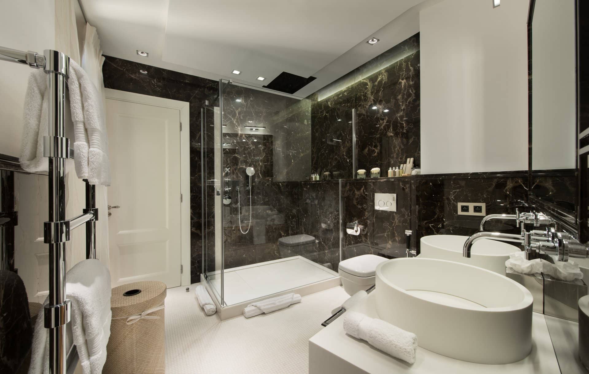 waterfront villa Cap Ferrat bathroom