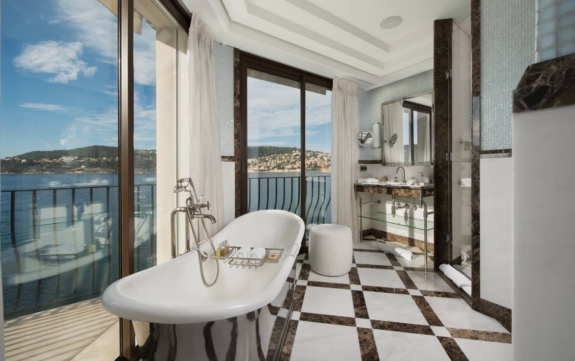 waterfront villa Cap Ferrat bath