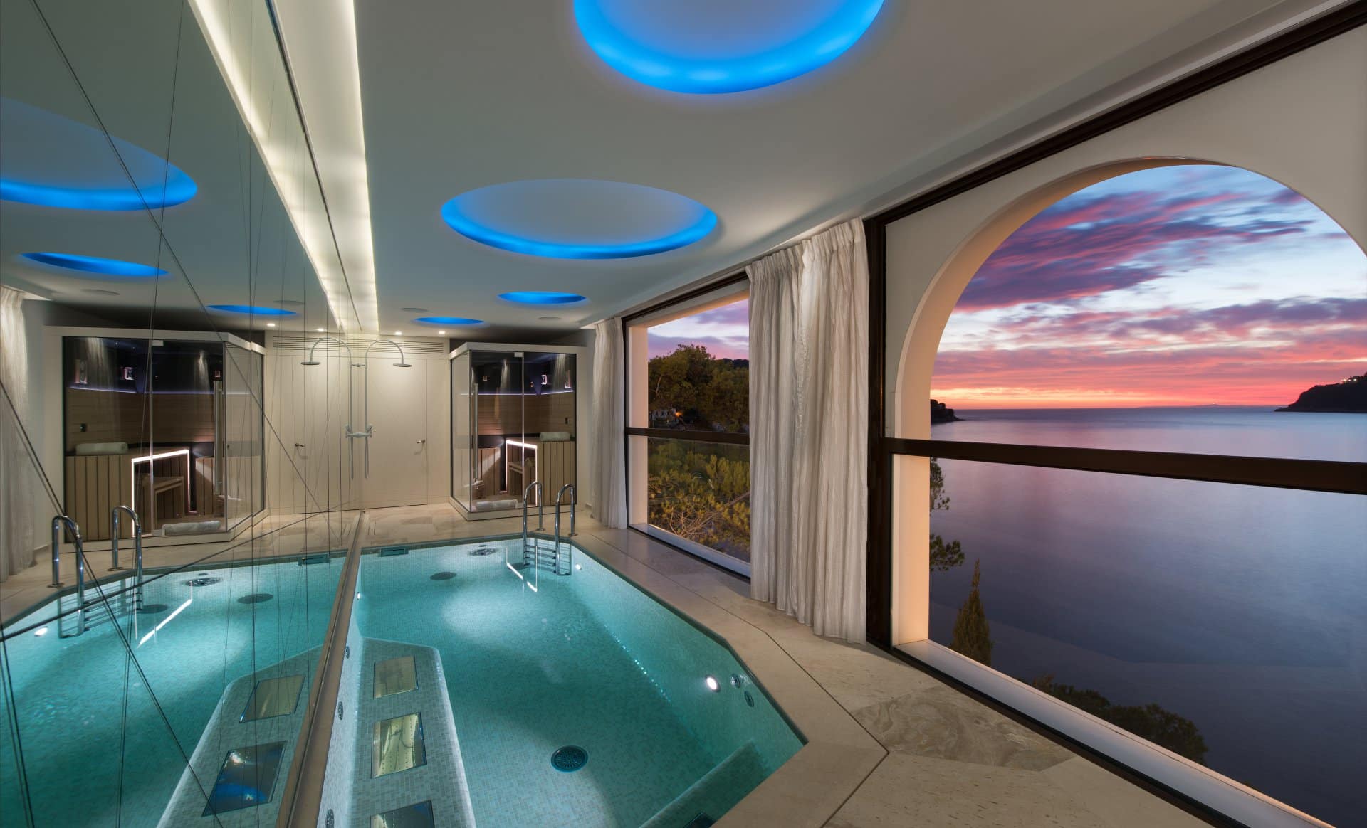 waterfront villa Cap Ferrat pool
