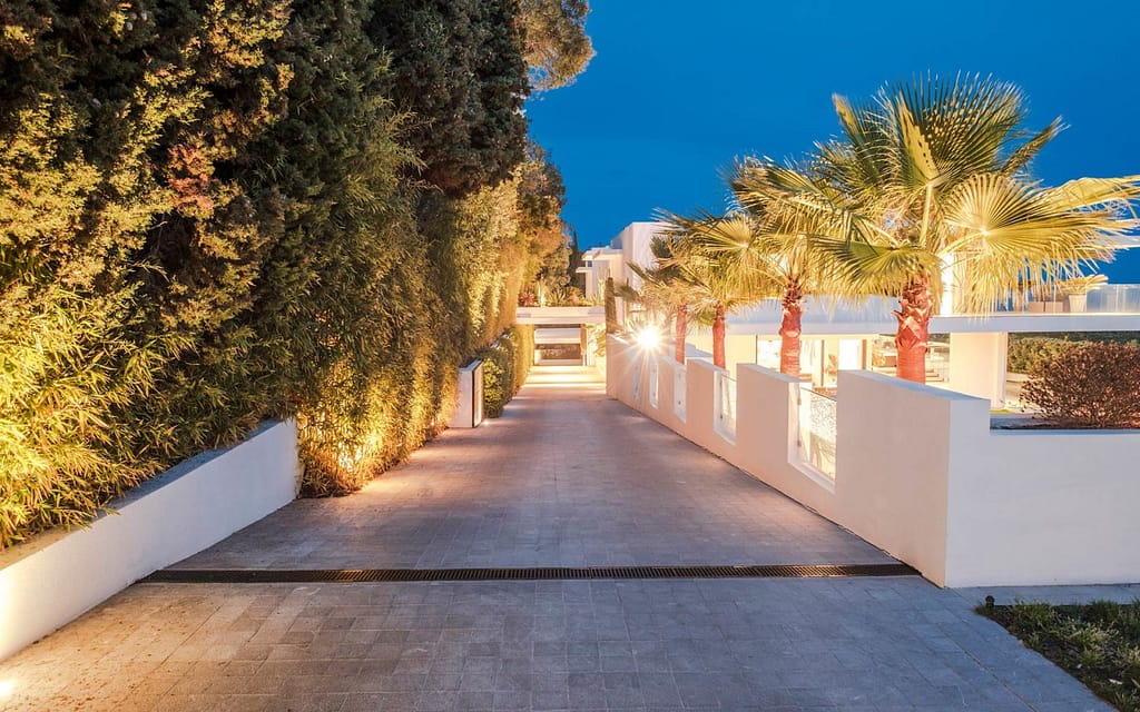 Ultra Luxury Modern Mansion Rental Cannes