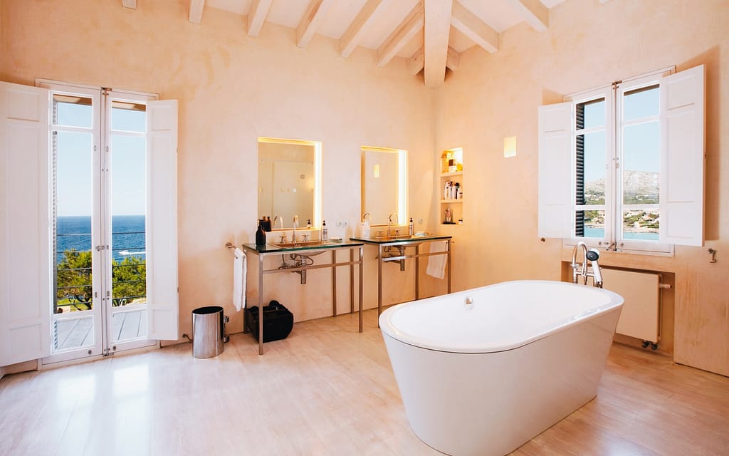luxury villa in Pollensa bath
