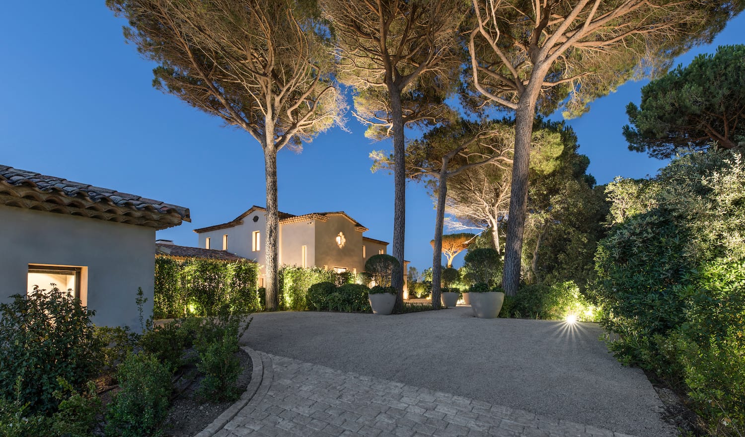 Beautiful Contemporary Villa in Les Parcs du St Tropez_drive
