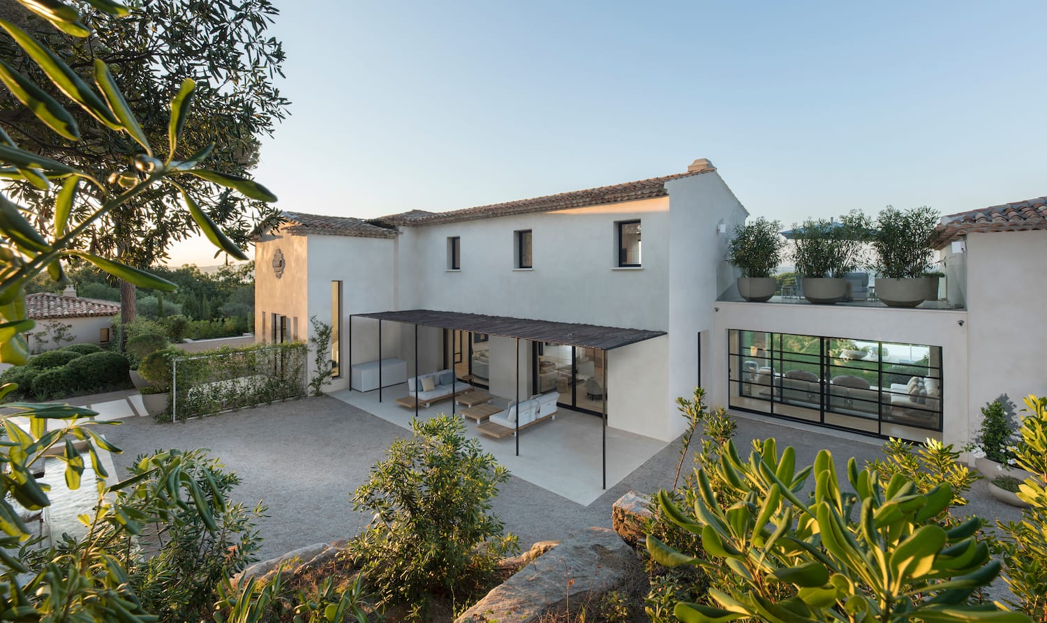 Beautiful Contemporary Villa in Les Parcs du St Tropez_parkinig
