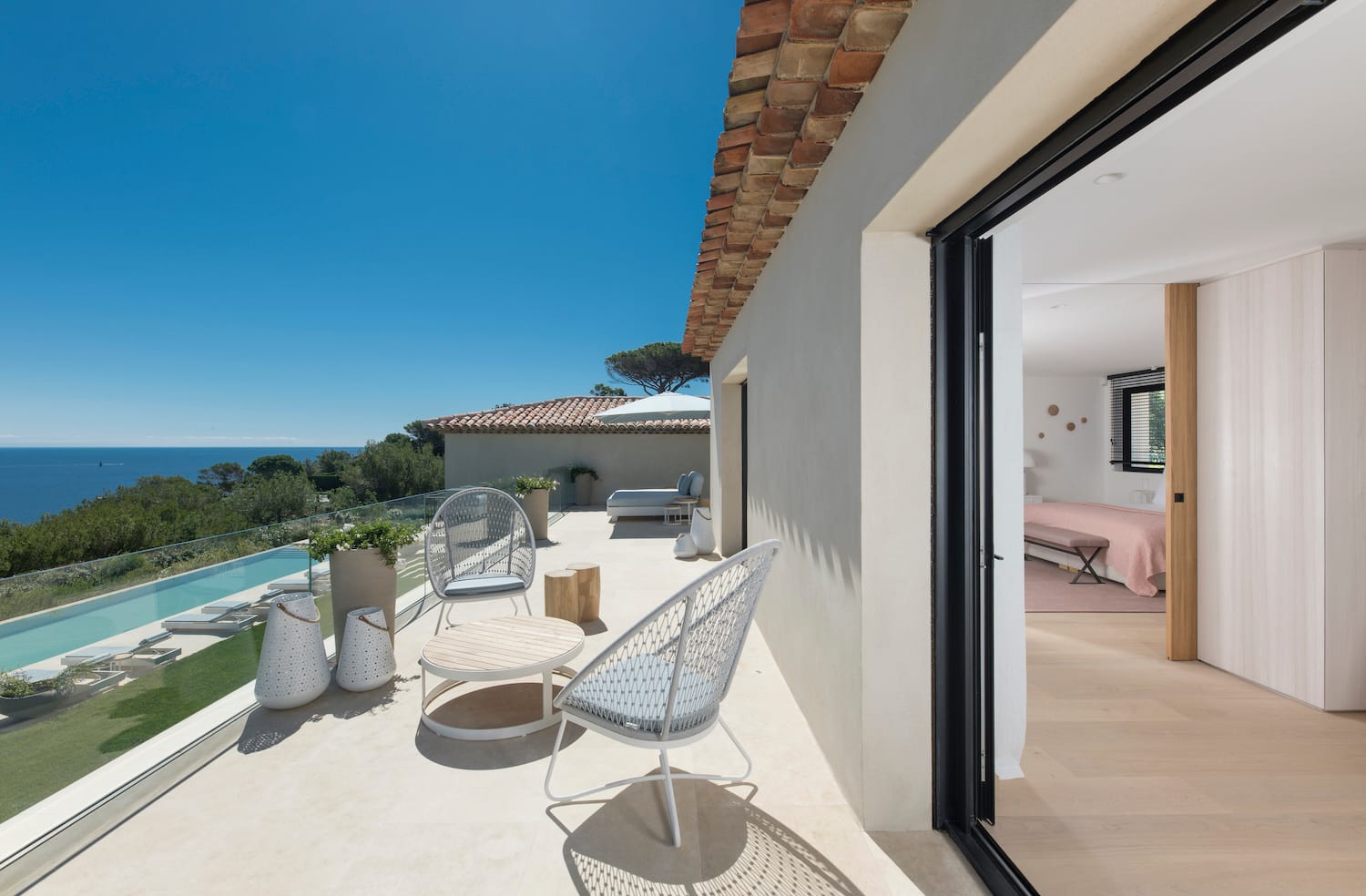 Beautiful Contemporary Villa in Les Parcs du St Tropez_balcony