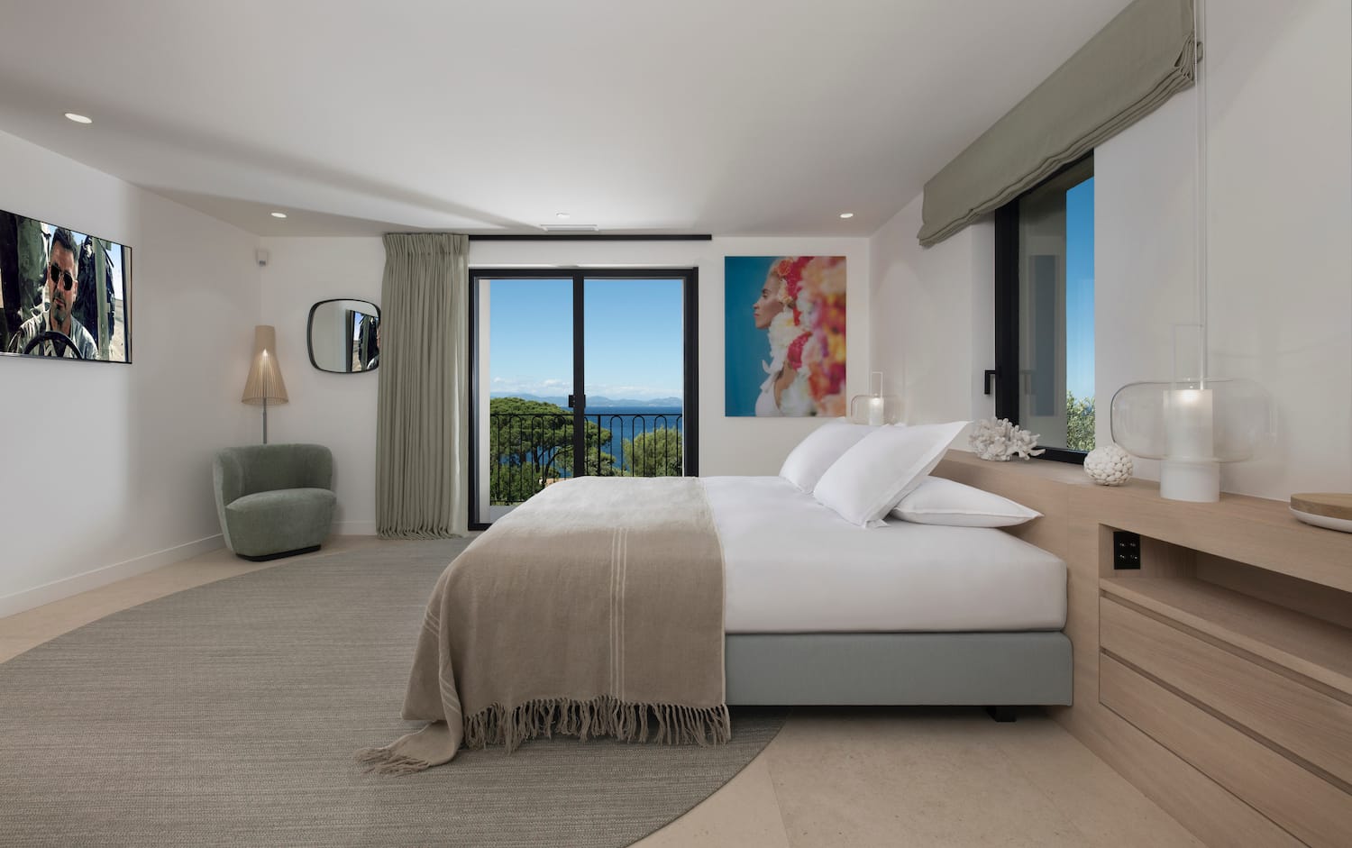 Beautiful Contemporary Villa in Les Parcs du St Tropez_bedroom