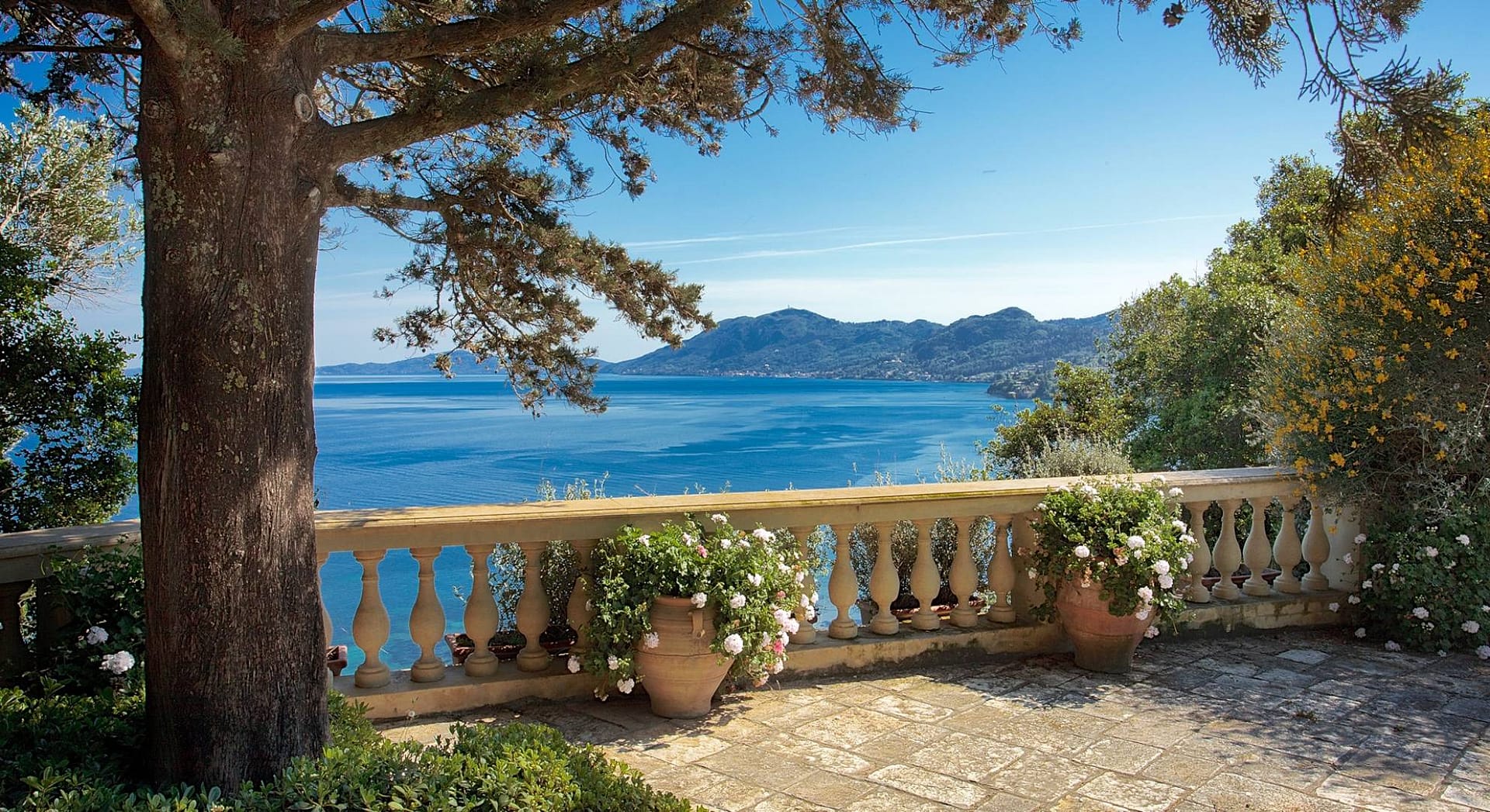Luxury villa for rent near Corfu town