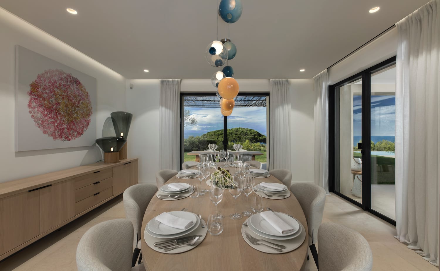Beautiful Contemporary Villa in Les Parcs du St Tropez_dining